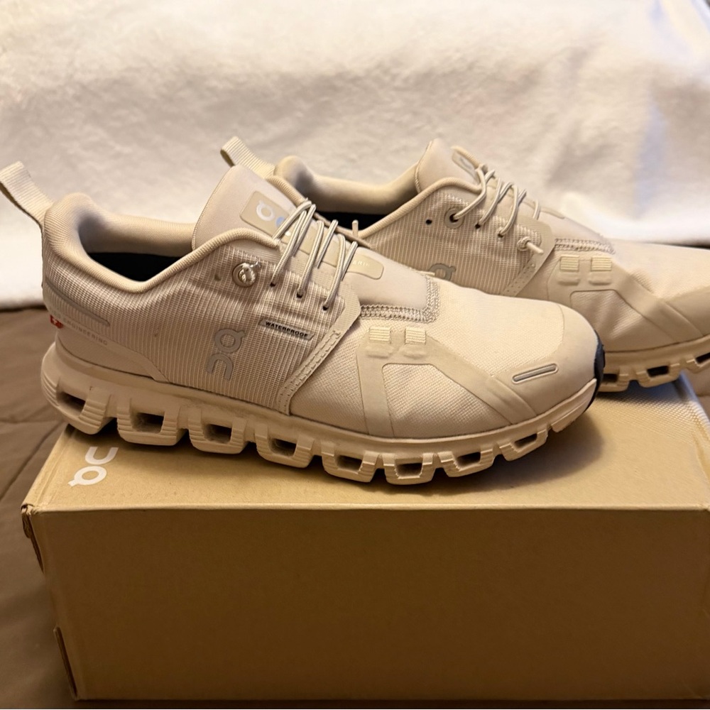 On Cloud 6 athletic women’s  shoes
